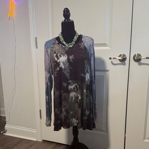 LOGO ColorBlockTie-Dye Long Sleeve Top in Olive & Brown. Never worn. Pockets